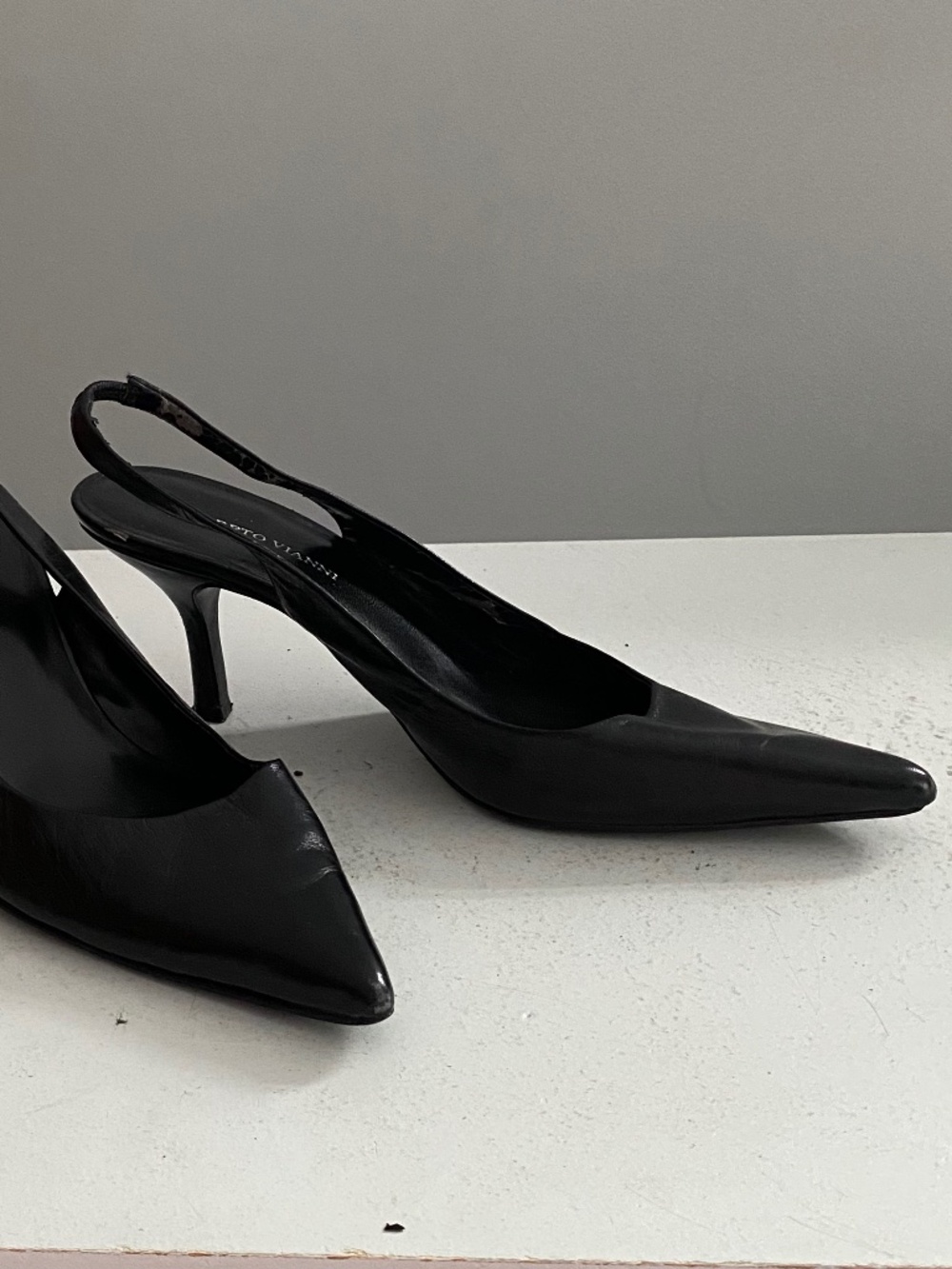 Roberto Vianni Black Leather Pointed Toe Slingback Kitten Heels - Size 7